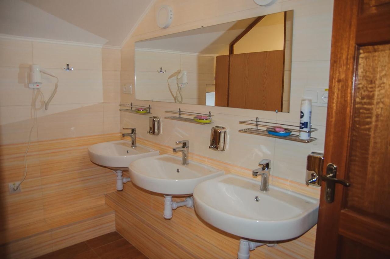 Hostel Stozhary ترنوبل المظهر الخارجي الصورة